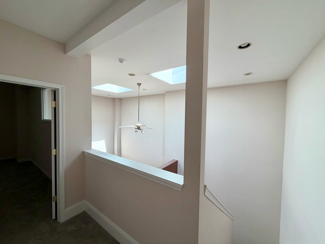 Building Photo - Adams Ave.