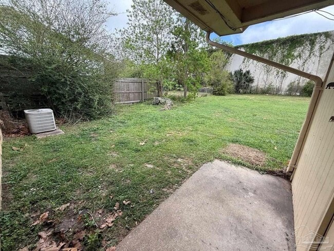 Building Photo - 407 Schubert Dr