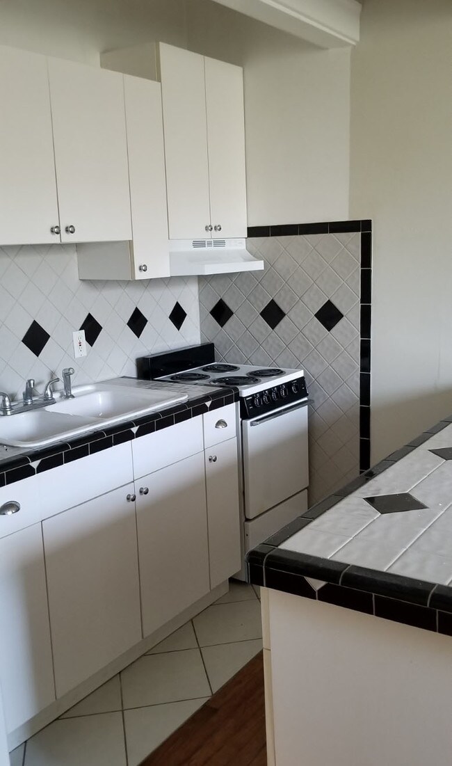 Building Photo - 1308 Willow Branch Ave