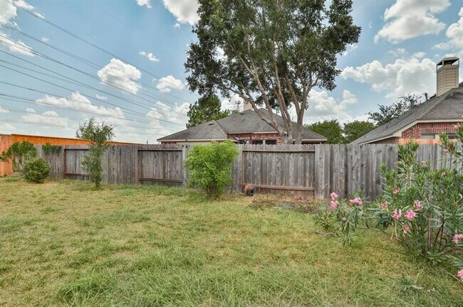 Building Photo - 17515 Burkhart Ridge Dr