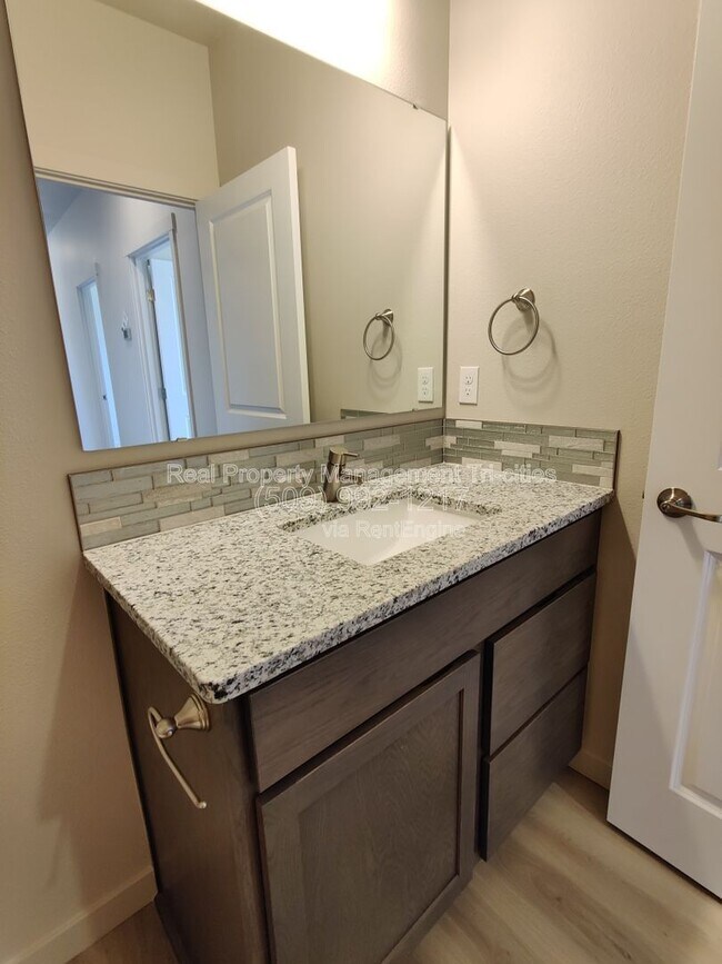 Building Photo - 3918 W 5th Pl