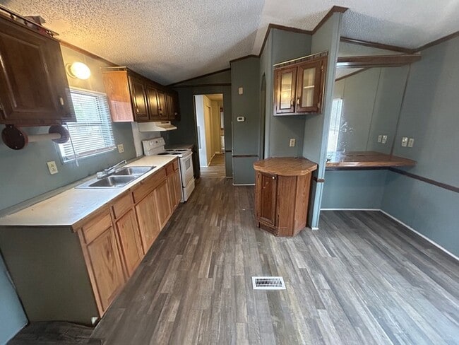 Building Photo - 201 Williams Cir