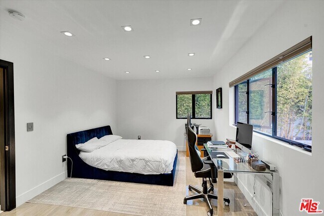 Building Photo - 11364 Sunset Blvd