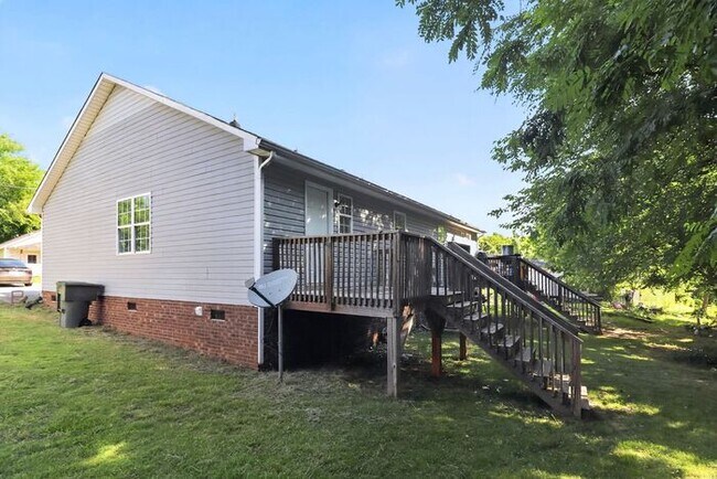 Building Photo - Well-Maintained 2BD/1BA Duplex in Concord, NC!