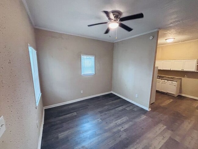 Building Photo - Charming 4-Bedroom Home in a Convenient Lo...