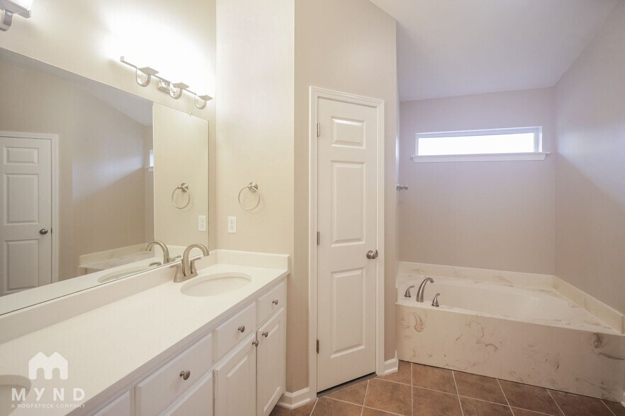 Building Photo - 1115 Warwick Pl