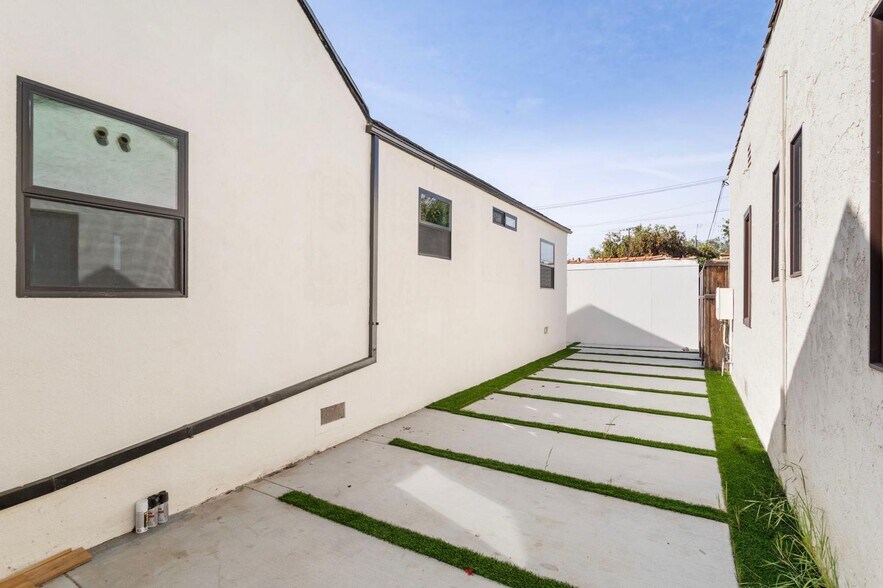 Building Photo - 1605 S Curson Ave