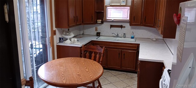 Building Photo - 84-36 Abingdon Rd