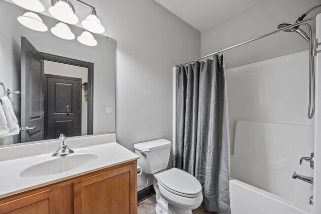 Building Photo - 123 Foxden Dr