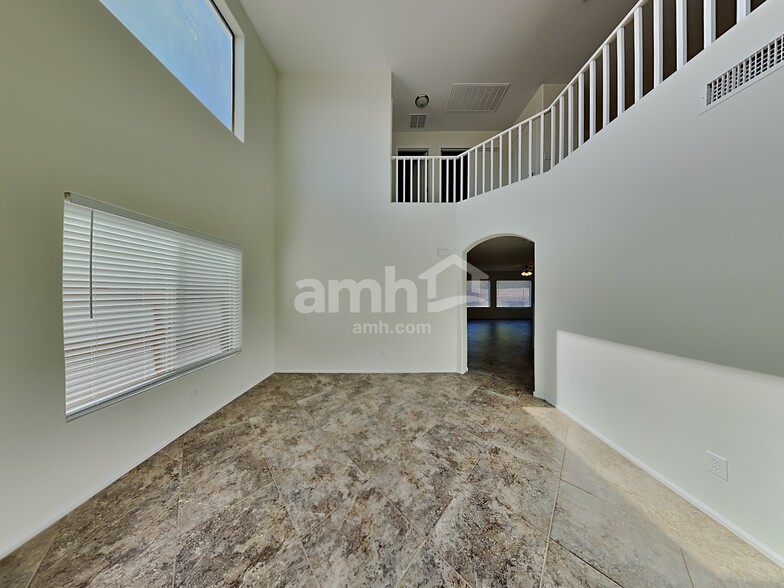 Building Photo - 3910 E Hematite Ln