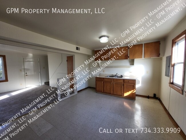 Building Photo - 2210 Delton Ct