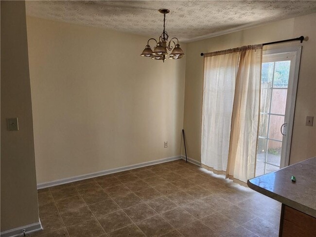 Building Photo - 2935 Fields Dr