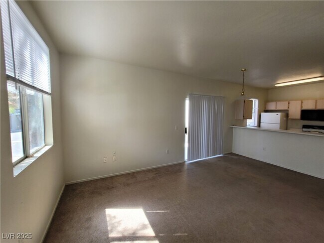 Building Photo - 7413 W Russell Rd