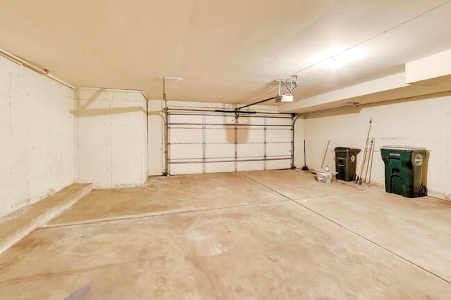 Building Photo - 325 N Water St