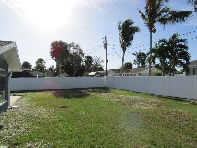 Building Photo - 4188 Pompano Rd