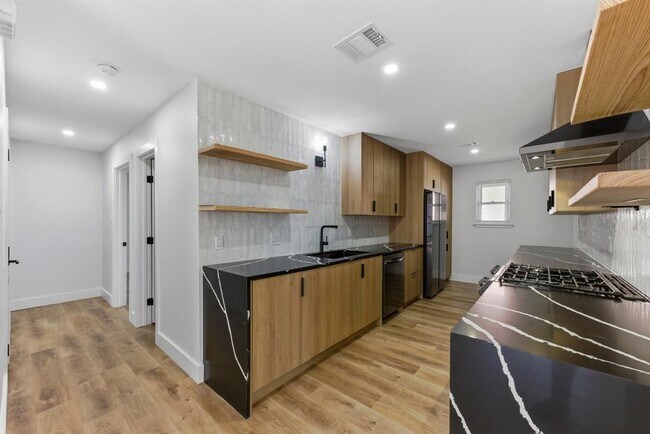 Building Photo - 3817 Leafield Dr