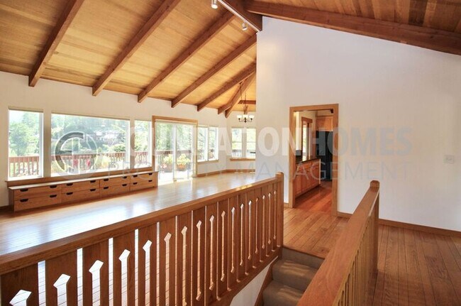 Building Photo - 817 Ridge View Dr.