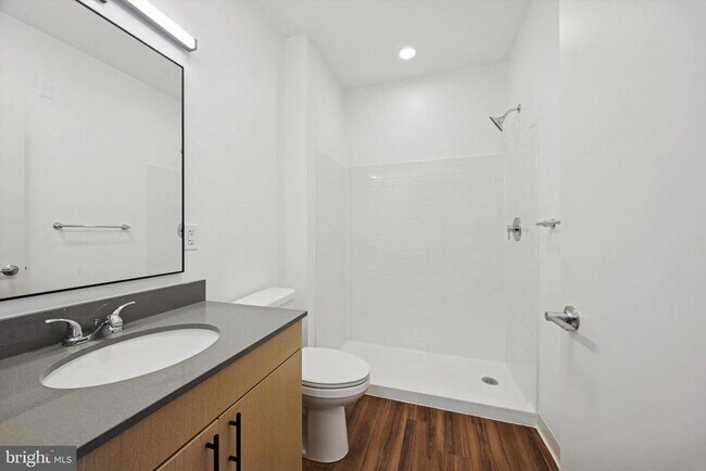 Building Photo - 4240 Chestnut St