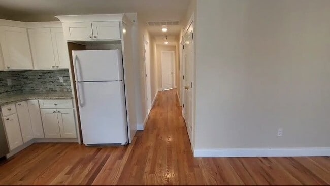 Building Photo - 518 New York Ave