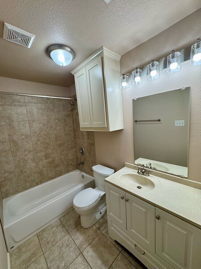 Building Photo - 2801 W Springdale Cir