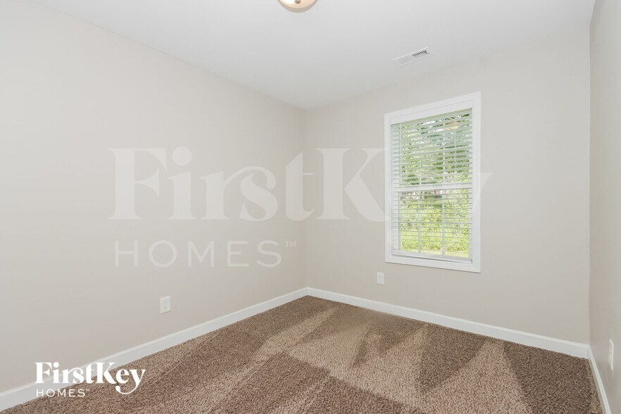 Building Photo - 625 Wilson St