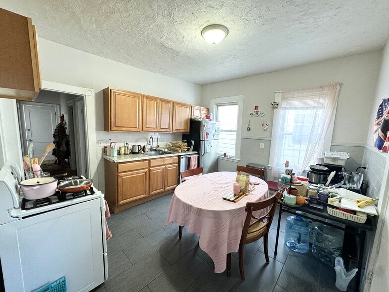 Primary Photo - 10 Wave Ave