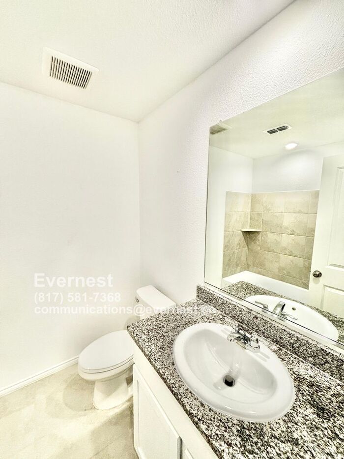 Building Photo - 1517 Vattier St