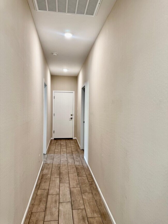Building Photo - 17388 W Country Club Terrace