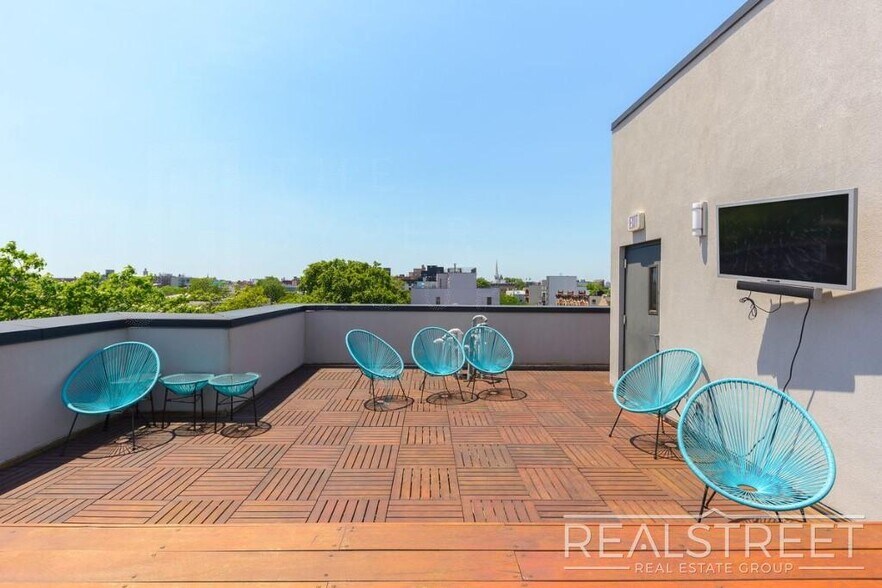 Building Photo - Luxury 2 BR in Bushwick with Balcony & Roof Deck!