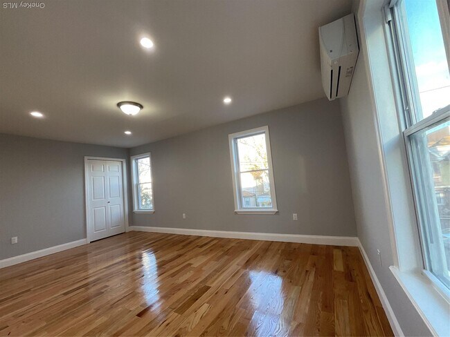 Building Photo - 46 S 12th Ave