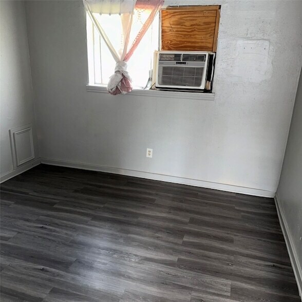 Building Photo - 5409 Suez St