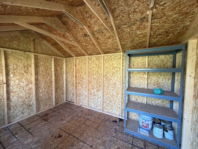 Building Photo - Leicester - Immaculate Three Bedroom with Huge Backyard