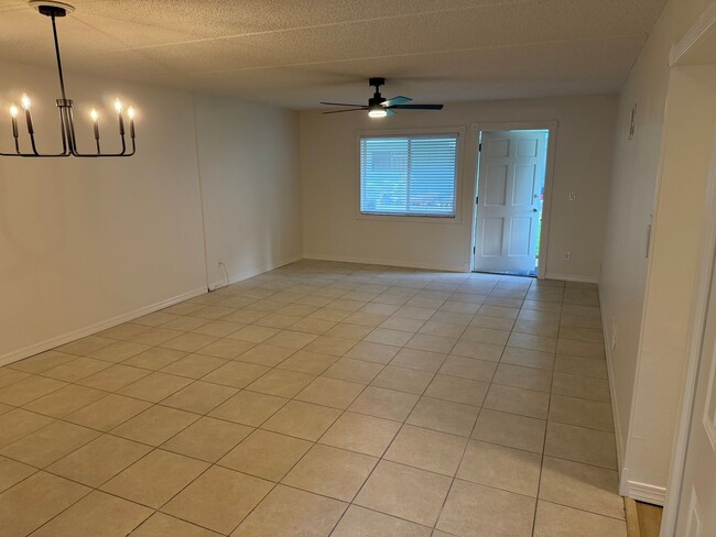 Building Photo - Beautiful Beachside Condo in the Heart of Ormond Beach  $1300
