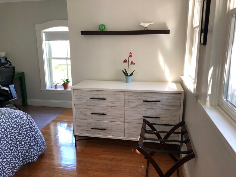 Building Photo - 105 Chestnut St