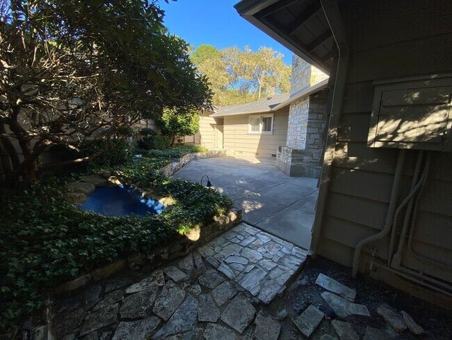 Building Photo - 4110 El Bosque Dr