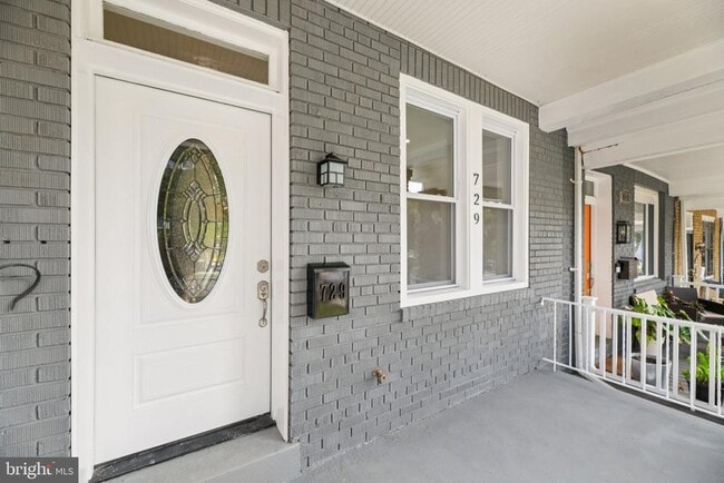 Building Photo - 729 Madison St NW