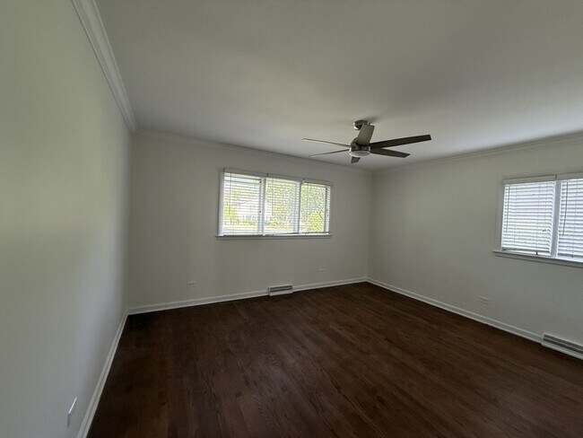 Building Photo - 687 Linden Ave
