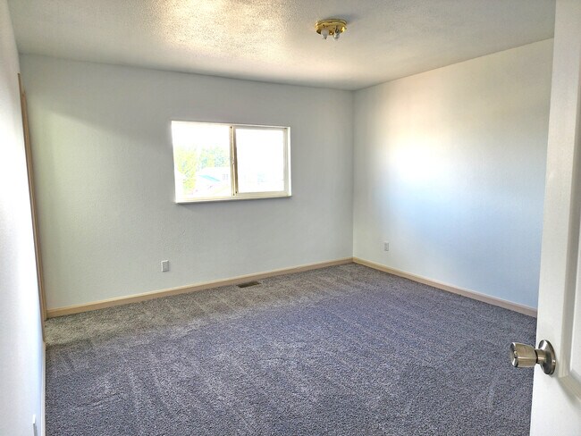 Building Photo - 1175 Goodview Ct