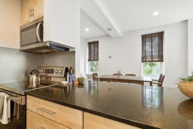 Building Photo - 30-34-34 E Concord St