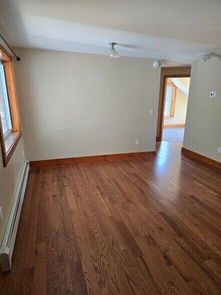 Living - 19 Marshall Valley Rd