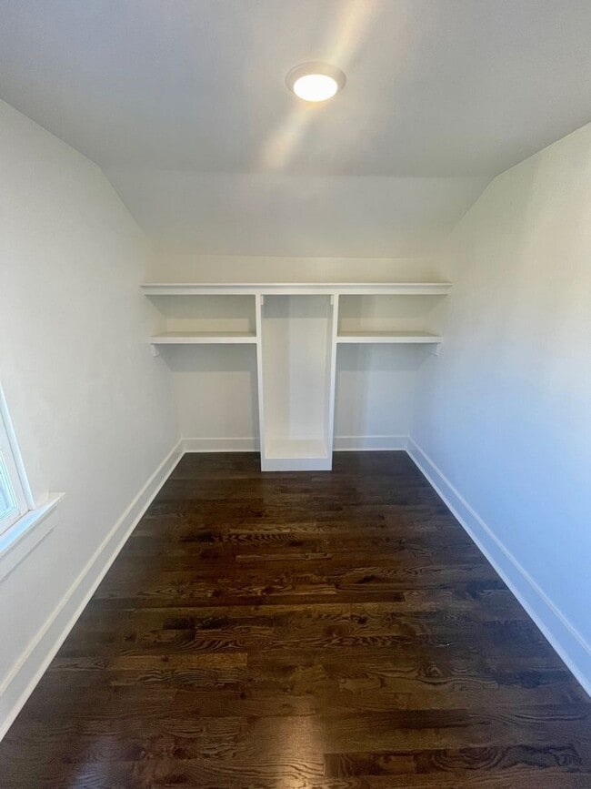 Building Photo - Charming 5 Bed, 3 Bath Home in the Heart o...