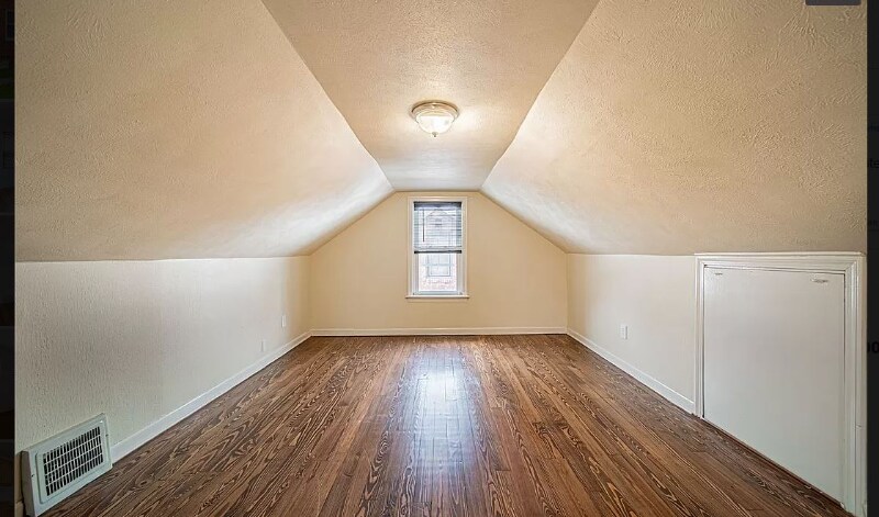 Building Photo - 25770 Farringdon Ave