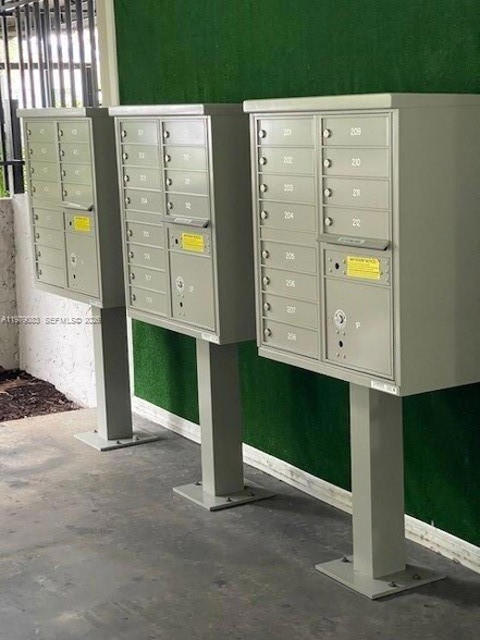 Building Photo - 13455 NE 10th Ave