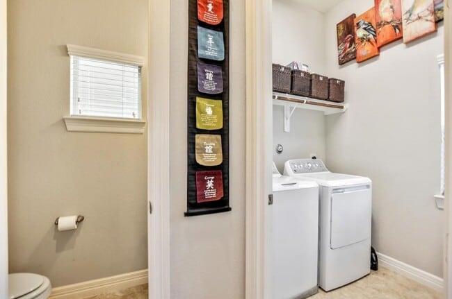 Building Photo - 12265 Oxford Cres Cir