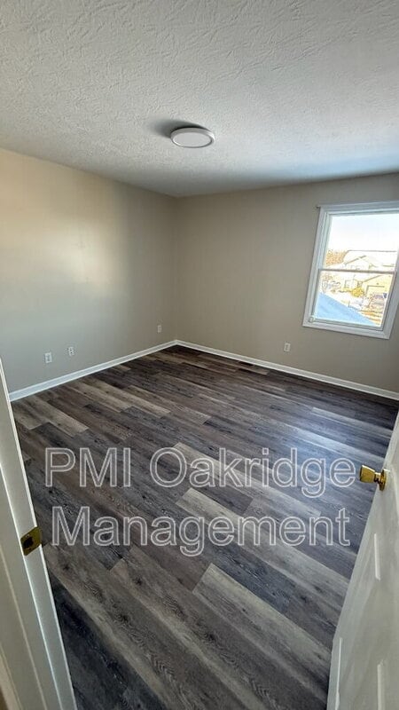 Building Photo - 15 Marlou Dr