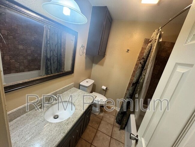 Building Photo - 2175 Deerwood Dr