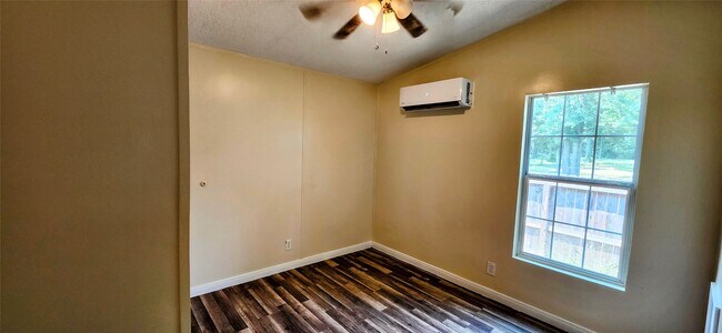 Building Photo - 2555 Lee Turner Rd