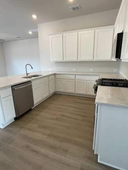 Building Photo - 4701 Wally Ave