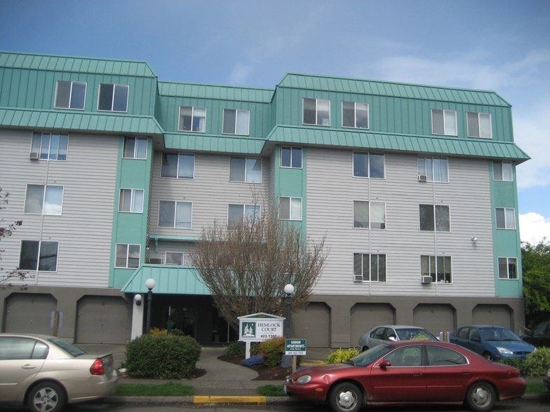 Building Photo - Hemlock Court