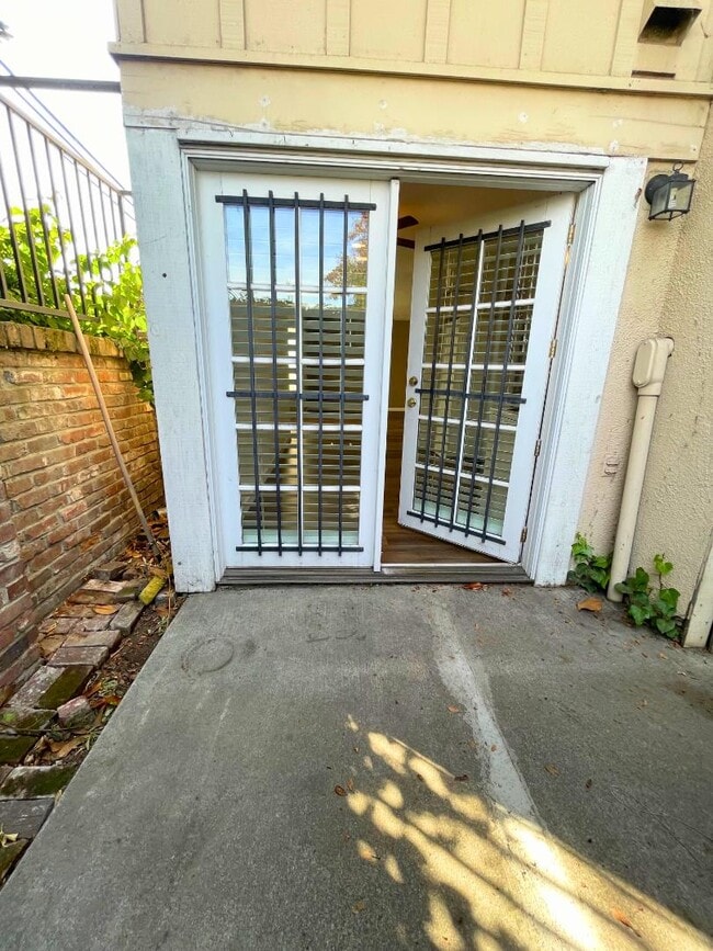 Building Photo - 2421 Country Club Blvd